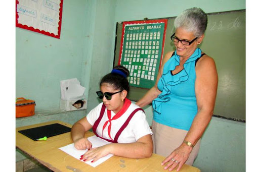 Granma_Digital's tweet photo. «El intercambio constante continuará perfeccionando las políticas para enriquecer los programas y planes sociales para que las personas con discapacidad tengan una mejor inserción social» #Cuba https://t.co/HwxM1nc3hx https://t.co/1w2sQURTtn