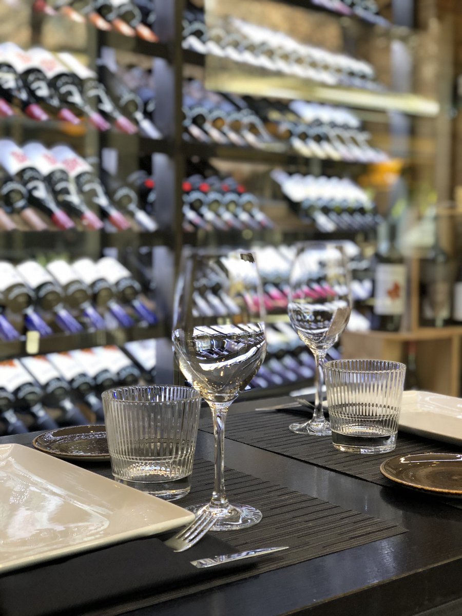 Dicen que en Granada el frío se ha metido de golpe, en Sibarius no nos hemos enterado, el calor que nos habéis dado después de nuestra reapertura va a hacer que esta noche no nieve en el número 20 de Plaza Bib-Rambla.
#granada #calor #acogida #reapertura #nievegranada