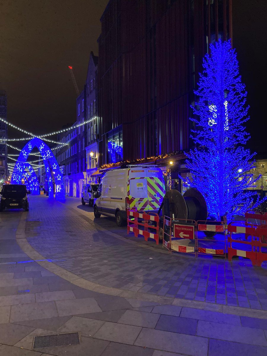 FibrePrime's tweet image. Working in a winter wonderland @JtecComms
#SouthMoltonStreet
#OxfordStreet @Grosvenor_GBI @MgmtByGrosvenor