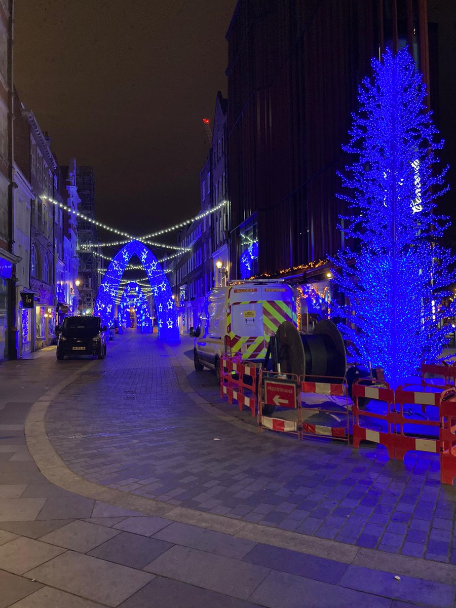 FibrePrime's tweet image. Working in a winter wonderland @JtecComms
#SouthMoltonStreet
#OxfordStreet @Grosvenor_GBI @MgmtByGrosvenor
