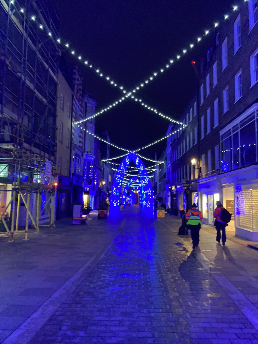 FibrePrime's tweet image. Working in a winter wonderland @JtecComms
#SouthMoltonStreet
#OxfordStreet @Grosvenor_GBI @MgmtByGrosvenor