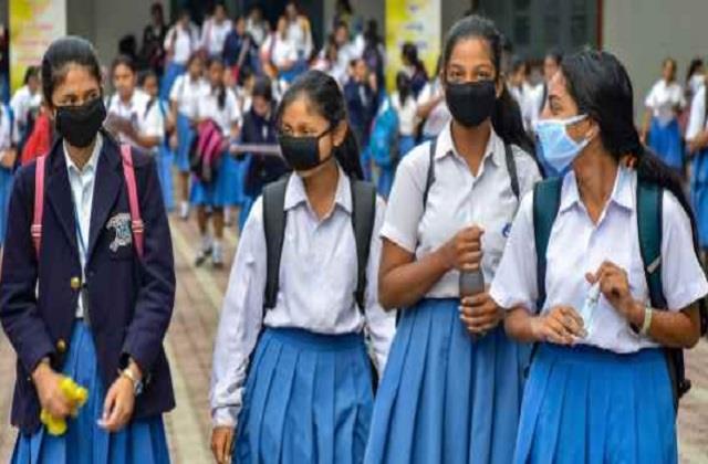 punjabkesari's tweet image. अगले साल 4 जनवरी को खुल सकते हैं स्कूल! ICSE Board ने सभी राज्यों के मुख्यमंत्रियों को लिखा पत्र
m.punjabkesari.in/education-and-…

#ICSEBoard #OpenSchool #Practicalwork #projectwork #SUPWwork #Covid-19 #ChiefMinisters #UnionTerritories