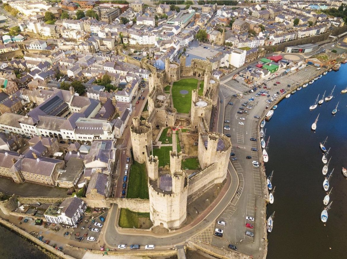 AerialDavy's tweet photo. My shots of Caernarfon Castle. View my 4K video here - https://t.co/W8P2dwaiCt
#caernarfon #caernarfoncastle #castle #wales #cymru #edwardfirst #edwardthefirst https://t.co/D0RvSGXIlh