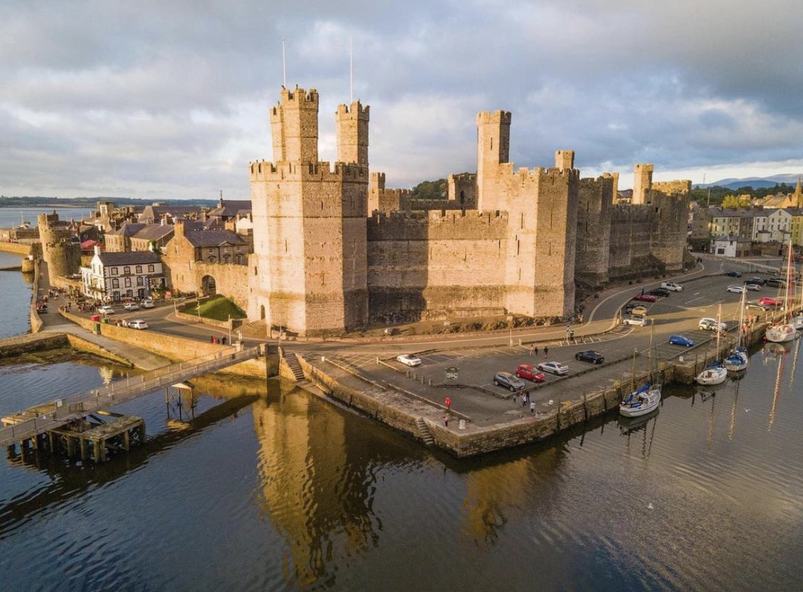AerialDavy's tweet photo. My shots of Caernarfon Castle. View my 4K video here - https://t.co/W8P2dwaiCt
#caernarfon #caernarfoncastle #castle #wales #cymru #edwardfirst #edwardthefirst https://t.co/D0RvSGXIlh