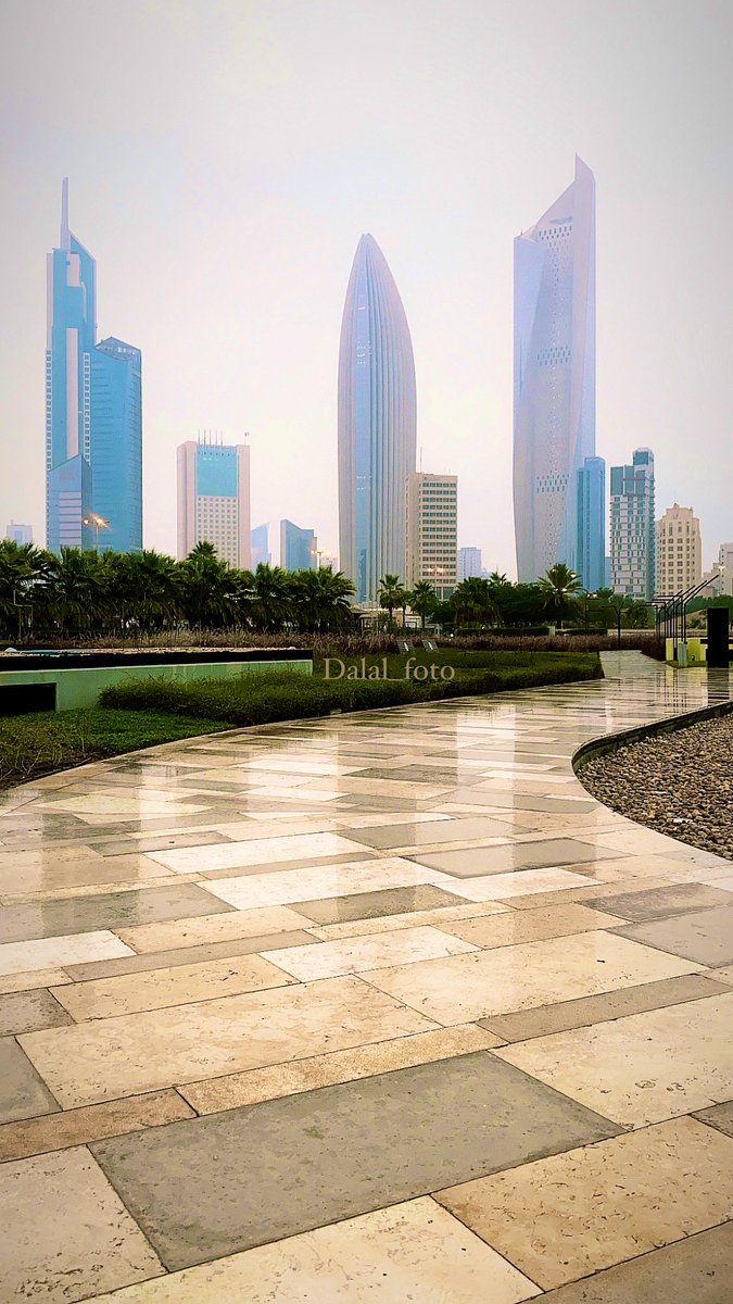 Dalaley's tweet photo. لقطات التقطتها اليوم لامطار الخير من مدينه الكويت 🌧☔️🤍 
اللهم زيد وبارك
#الكويت 
#مدينة_الكويت 
#أمطار_الكويت 
@965_Kuwait_ 
@kuwaitweather https://t.co/LxxeC1ucoe