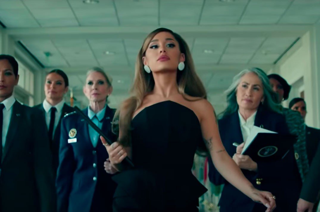 tracklist's tweet photo. TUDO: Ariana Grande ultrapassa 70 MILHÕES de ouvintes mensais no Spotify. 

A cantora é a primeira artista feminina e a terceira artista no geral a alcançar o marco. A rainha da plataforma! https://t.co/2yX1h5Dp3l