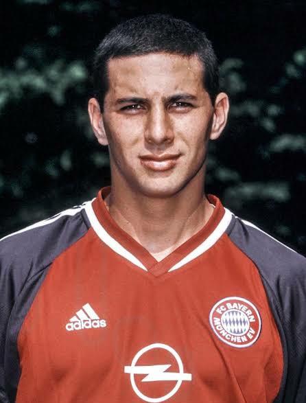 Pizarro was key in Bayern's domestic double in 2002–03. Pizarro appeared in his 100th Bundesliga match in the 2–0 home win over Hertha BSC during this season. During the 2002–03 season, he scored 15 goals in 31 appearances in the league