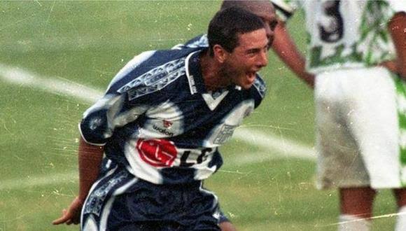 Pizarro moved to Alianza Lima in Jan 98. Scored 25 goals over two seasons and made his Peru debut.He moved to the Werder for the 1st time in 99.Scored 38 goals in 2 seasons.Was part of 1 of the best comebacks. Scored the 4-0 vs Lyon in the 2nd leg after trailing 3-0 in the 1st