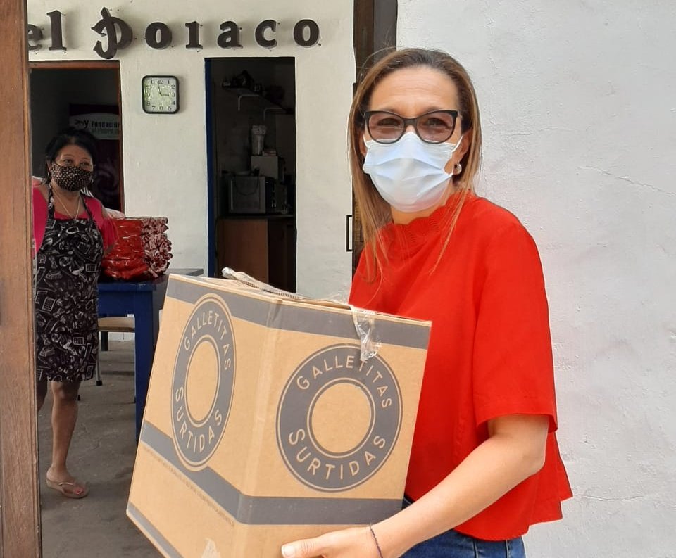 FlorScavino13's tweet photo. 🙋💪Con #Integridad, siendo solidarios, en equipo y mirando a los que más nos necesitan.
👏👏¡Gracias al equipo de voluntarios chinos en Argentina por hacer posible estas donaciones al @elpobredeasis y al Comedor #MariaEva! https://t.co/3Yxfvtwbrm