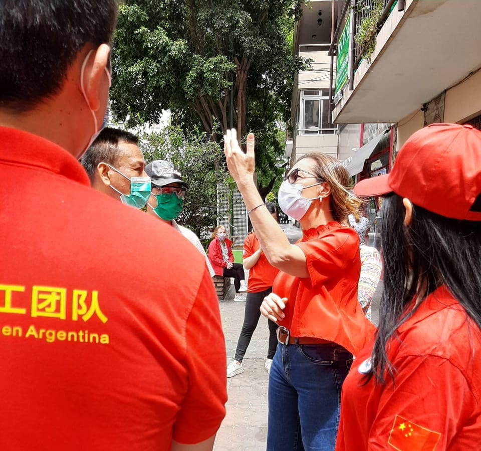 FlorScavino13's tweet photo. 🙋💪Con #Integridad, siendo solidarios, en equipo y mirando a los que más nos necesitan.
👏👏¡Gracias al equipo de voluntarios chinos en Argentina por hacer posible estas donaciones al @elpobredeasis y al Comedor #MariaEva! https://t.co/3Yxfvtwbrm