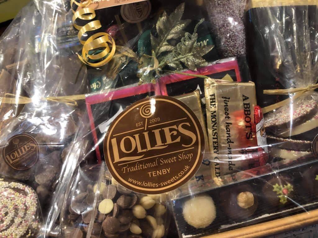 🎄Christmas Competition🎄

WIN this Hamper, worth £50, full of local handmade chocolates and sweets created by Lollies Sweets in Tenby.

To enter the competition:
🎁 Follow Ashmole &amp; Co
❤️ &amp; Share this post

Closing date: 5pm 14th December 2020.
#competition