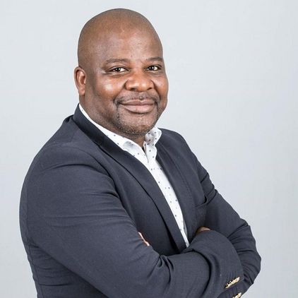 AlgoaFMNews's tweet photo. #nmbmetro DA provincial leader, Nqaba Bhanga, has been elected the new mayor of Nelson Mandela Bay at a fractious Special Council Meeting on Friday @Our_DA https://t.co/6Oaz9JGVED