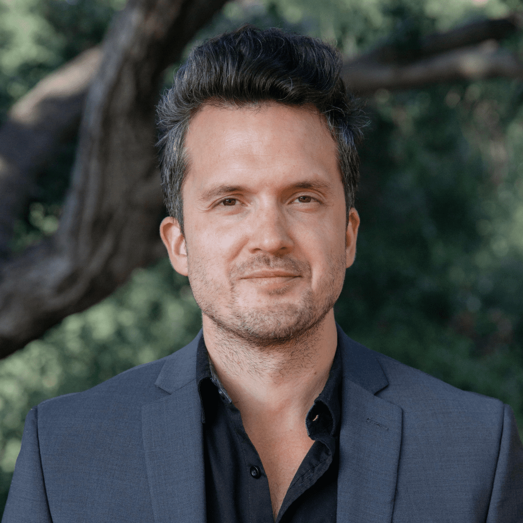 ImpactUteam's tweet photo. This Saturday is #WorldSoilDay and there’s no better way to spend it than with @finianmakepeace of @kissthegroundCA! RSVP to hear directly from Finian about how the solution to climate change is right under our feet: https://t.co/fPFq4du2t6 https://t.co/IjMOUblyXB