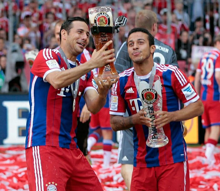 "An incredible human.41 is the right age to retire. Football deserves people like Claudio."-Guardiola"Every youngster, not just from South America can look at Pizarro as a role model"-Thiago"We don't have a no.2 in attack. All 3(Mandzukic, Gomez, Pizarro) are no.1" -Heynckes