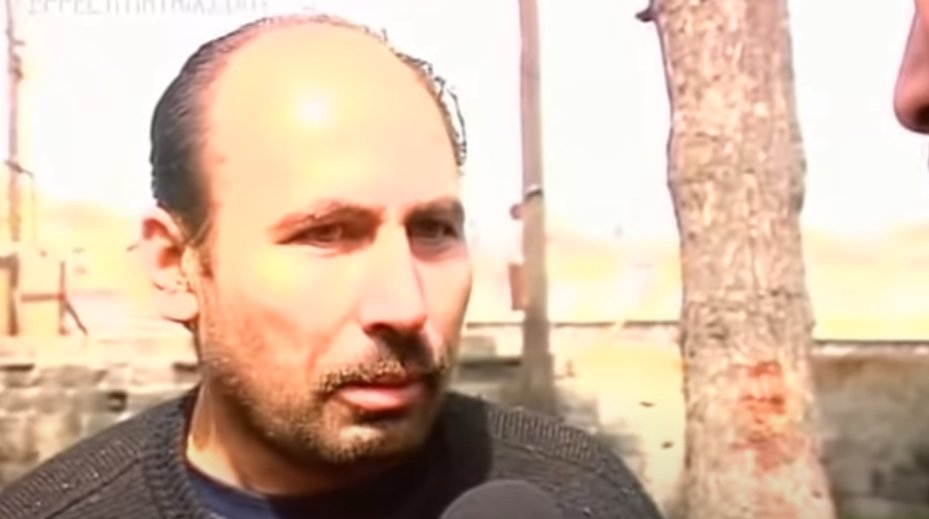 SicagiS's tweet photo. Adı: İbrahim Yavuz
Yaşı: 40 civarı
Tarih: 14 Nisan 1993
Yer: Haliç Köprüsü
Bölüm: 2
Olayı: "BİR BABANIN DRAMI" olayında eşiyle ayrıldıktan sonra çocukları yuvaya verilince bunalıma girip Haliç Köprüsünden atladı ancak çamura saplanıp ölmedi.
Şu anda nerede: Bilinmiyor. https://t.co/qon2DotVvC