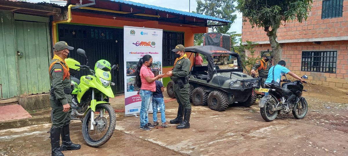 PoliciaUNIPEP's tweet photo. #EmaContigo| Desde el corregimiento de Gaitania de @PoliciaDeTolima la Unidad Basica de Carabineros #UNIPEP realiza campañas de difusión de las líneas de atención 155,122 y 123 para denunciar la violencia basada en género #SomosUnoSomosTodos
#JuntosConstruimosPaz https://t.co/7OvNy1bO2Q