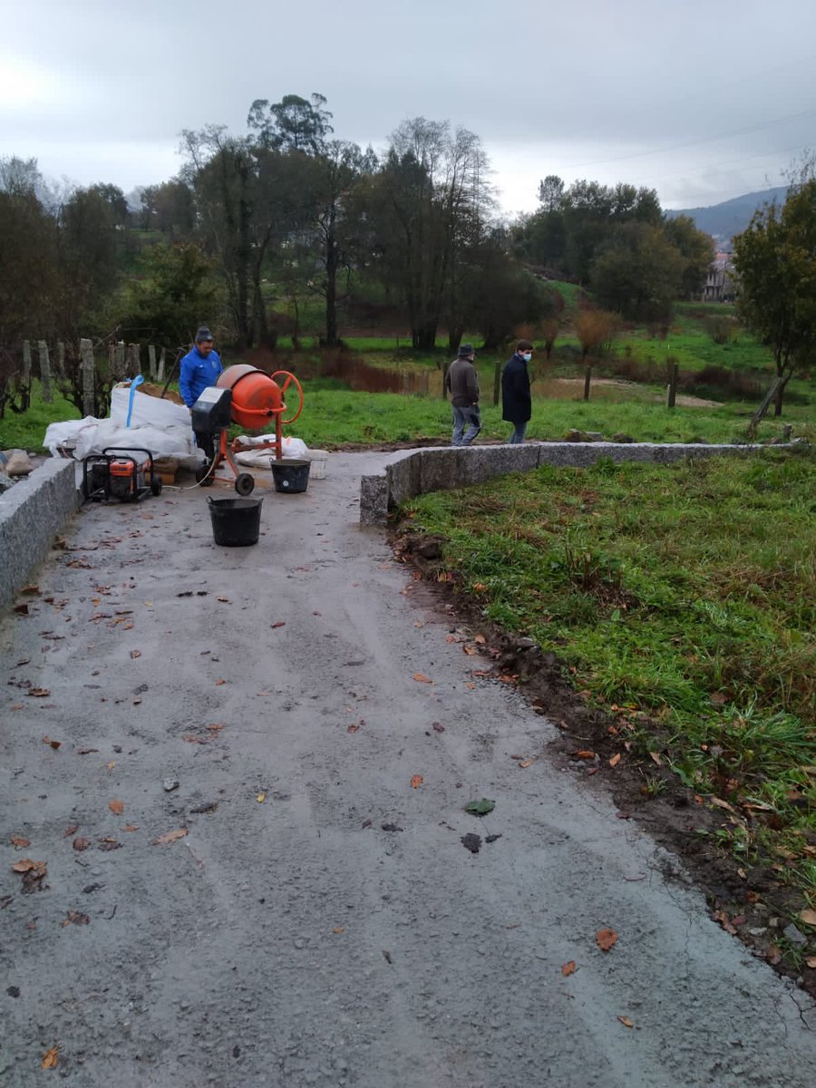 GuilleJuncal's tweet photo. Hoxe pola mañá estiven con @Martin_M_Silva (non hai ninguén que coñece o rural como el) na parroquia de Tomeza coñecendo de primeira man as obras que se están a realizar en Lusquiños.
Seguimos a pé de rúa falando con cada veciño que nos requira.
#ORuralExiste 💪🏻 https://t.co/GkooiLI1Du