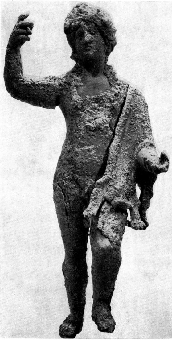 Excavated during road construction in 1964, the 17 bronze statues found in the “Ambelokipi Hoard” show us how elite Roman Greek households decorated their gardens & household shrines.This statue, like many others, is a miniaturized Roman copy of a Hellenistic original.