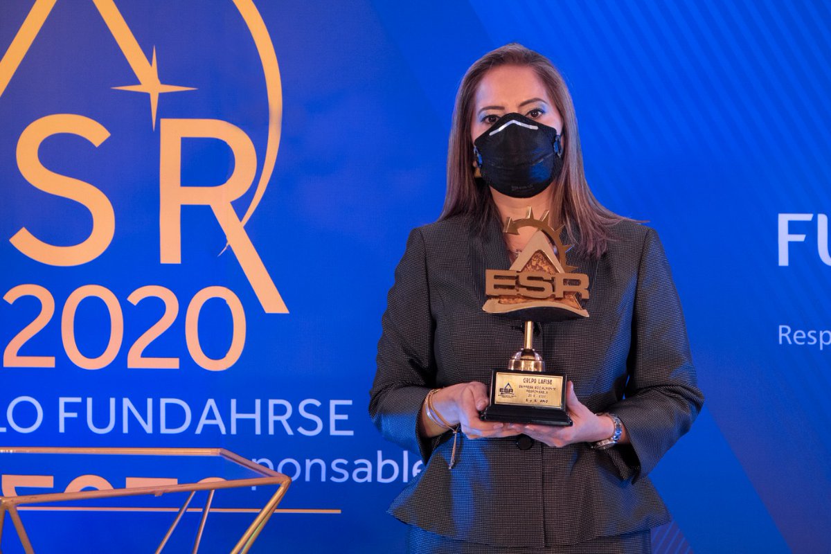 Por undécimo año consecutivo, Grupo LAFISE Honduras y Fundación Zamora Terán reciben el sello de Empresa Socialmente responsable otorgado por FUNDAHRSE.

El premio fue recibido por Sandra Mata, Gerente Regional de Banco LAFISE en Zona Norte, Honduras.