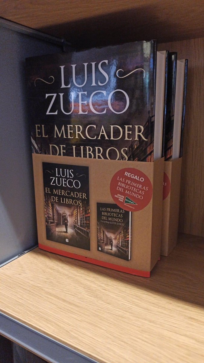 luiszueco's tweet photo. Edición especial de mi novela “El Mercader de libros” con un regalo exclusivo, un librito sobre las primeras Bibliotecas del mundo. Solo en @elcorteingles @penguinlibros #libros https://t.co/XF2bhEHCcM