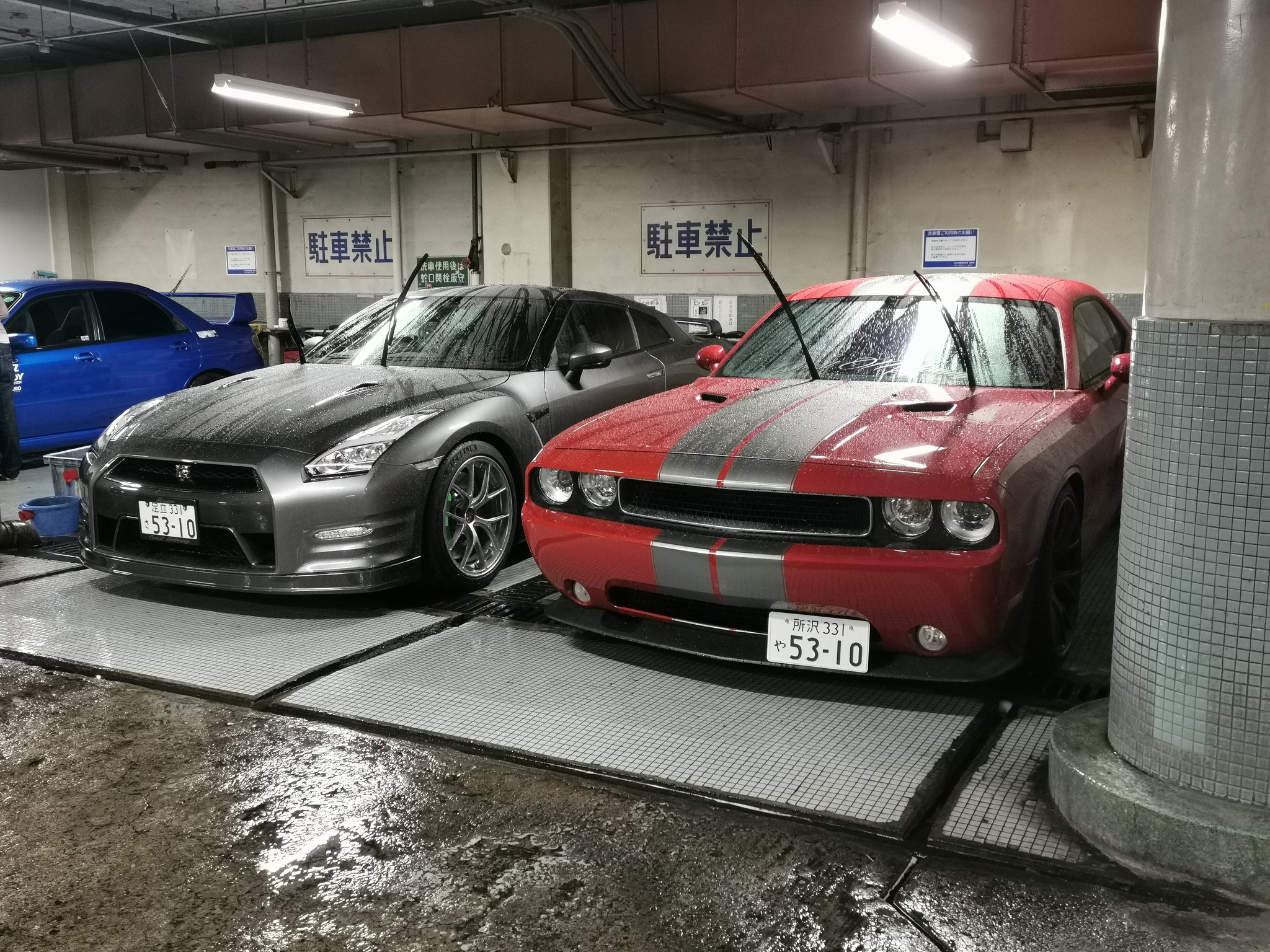尿瓶 R35 日比谷地下駐車場の洗車場 普段なら1台で使うスペースに ほぼ無理矢理2台停めてまとめて洗車w ワイスピ洗車ミッション T Co Jh3sxlkyg3 Twitter