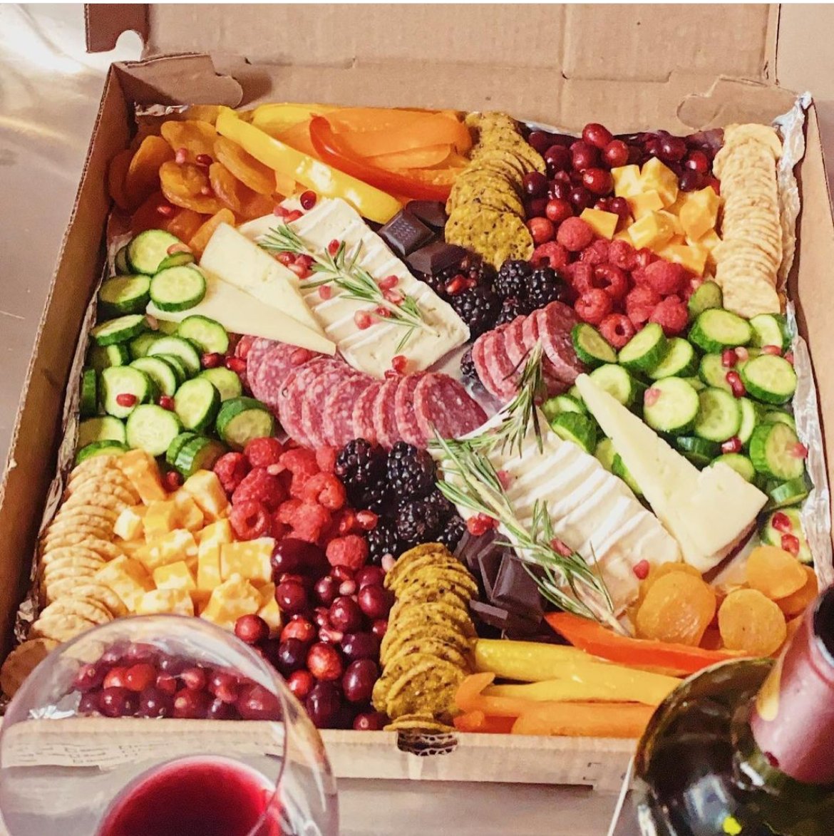 In the mood for a food board idea? There you are 😋⁠
.⁠
.⁠
.⁠
📷 @thefoodboardgirl