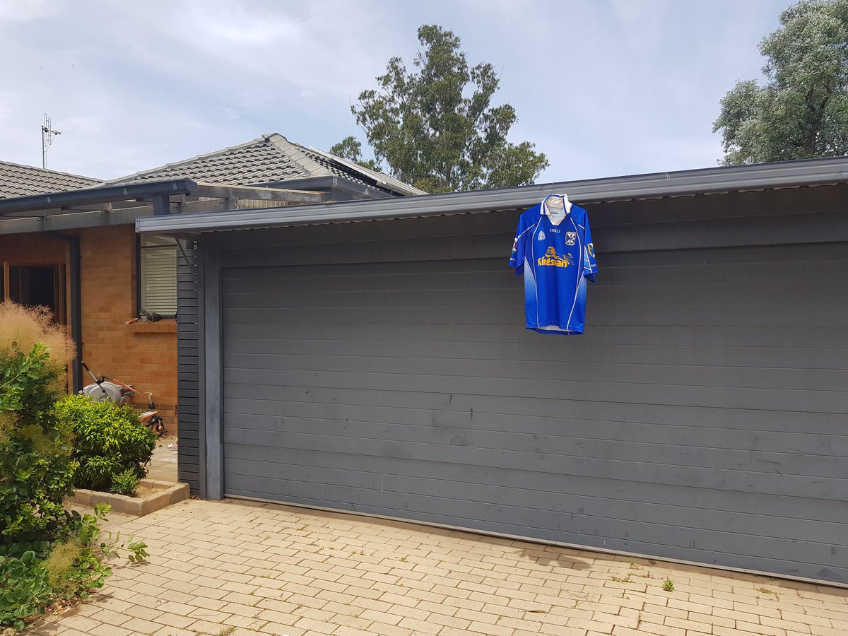 ConorTee's tweet photo. No flag to hang at the front of the house here in Canberra, so doing the next best thing #honcavan #UpCavan #cavangaa @CavanCoBoardGaa https://t.co/qhPHnQghyl