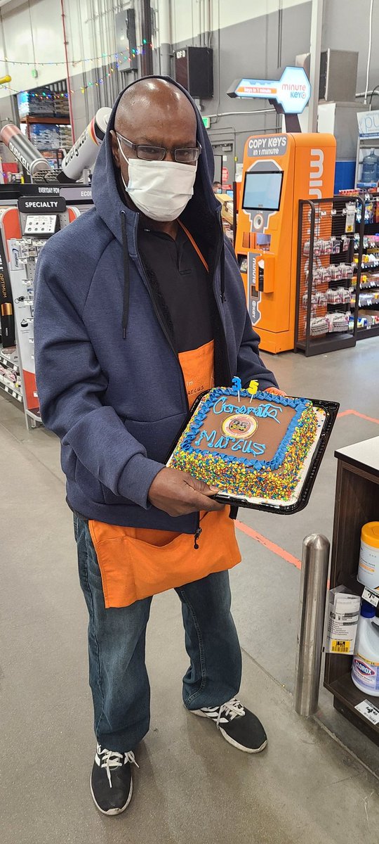 Penguingirl75's tweet photo. Congratulations Marcus for 35 years with this AMAZING  company!! @TeamGlendale3 @nmc4me @jacki_mccord @misjudes @OrangeLiving10 @jdHD6481 https://t.co/CtVmuRoBh4