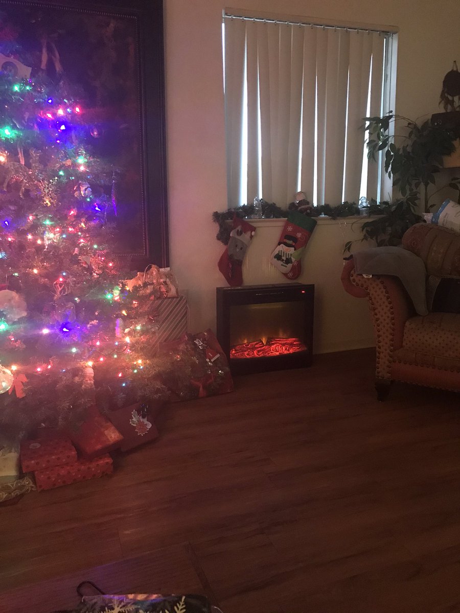dancing_raven's tweet photo. Thank you brother @LGBTJase for my new fireplace! I love it!!!❤️☃️🎅🏼
#Yuleiscoming 🎄 https://t.co/adbq00DsCm