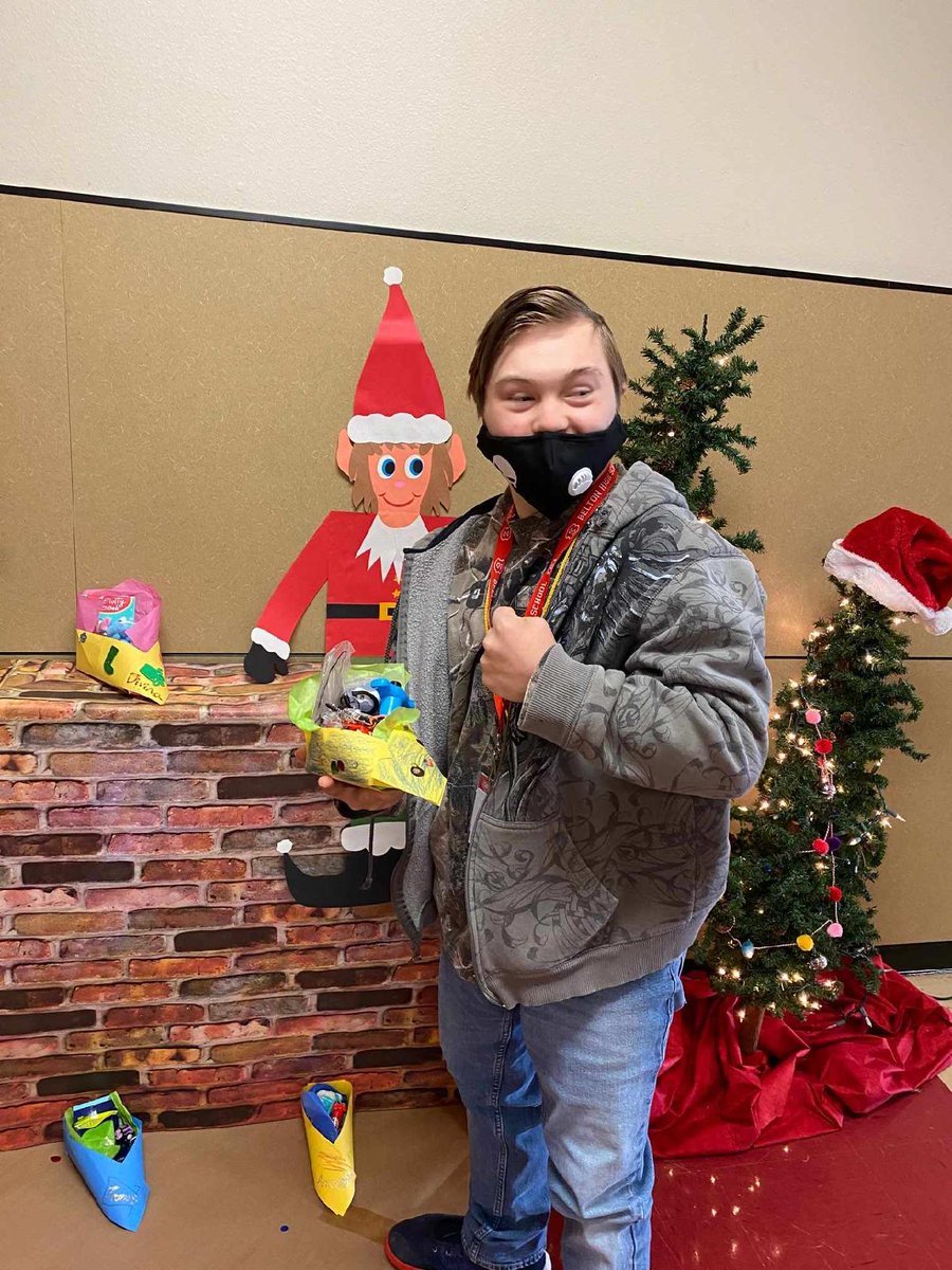 BeltonHS's tweet photo. Elective Experience students were excited to find their shoes filled this morning! St. Nicholas was good to them! #WorldCelebrations https://t.co/W7oC0drOig