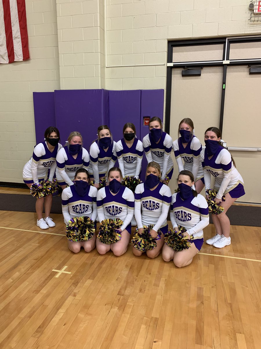 mrs_weidig's tweet photo. It’s the most wonderful time of the year 😊💜💛🏀 https://t.co/5B447Ru3Yz