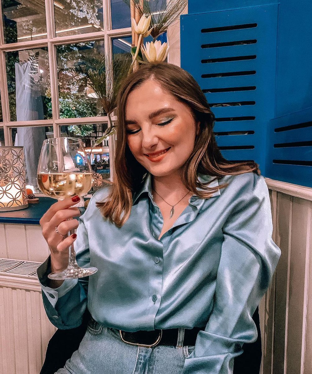 Cheers, to a beautiful day, a nice blouse, a fabulous myself!  
.
.
More style and colors at bit.ly/2JQ0md1 or via bio link 
.
#silk #silky #silkblouse #blouses #silkblouses #blouse #outfitoftheday #elegance #classy #bloggers #instafashion #InstaStyle #ootd