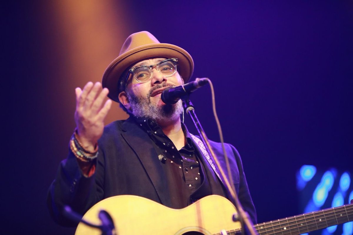 altice_do's tweet photo. ¿Recibir la Navidad con un concierto virtual de la mano de una de nuestras grandes voces? ¡Lo imagínanos y lo hicimos realidad! Esta noche acompañamos a @PavelNunez en su “Navidad Urbana” para darle inicio a las fiestas con un toque de buena música. #AlticeMusic 🎶 https://t.co/O04yQq6JL1