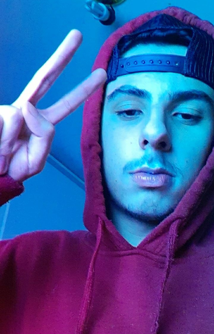 Santzu__'s tweet photo. início/ meio/ fim do ano 🤙🏻 https://t.co/HTQQuOS178