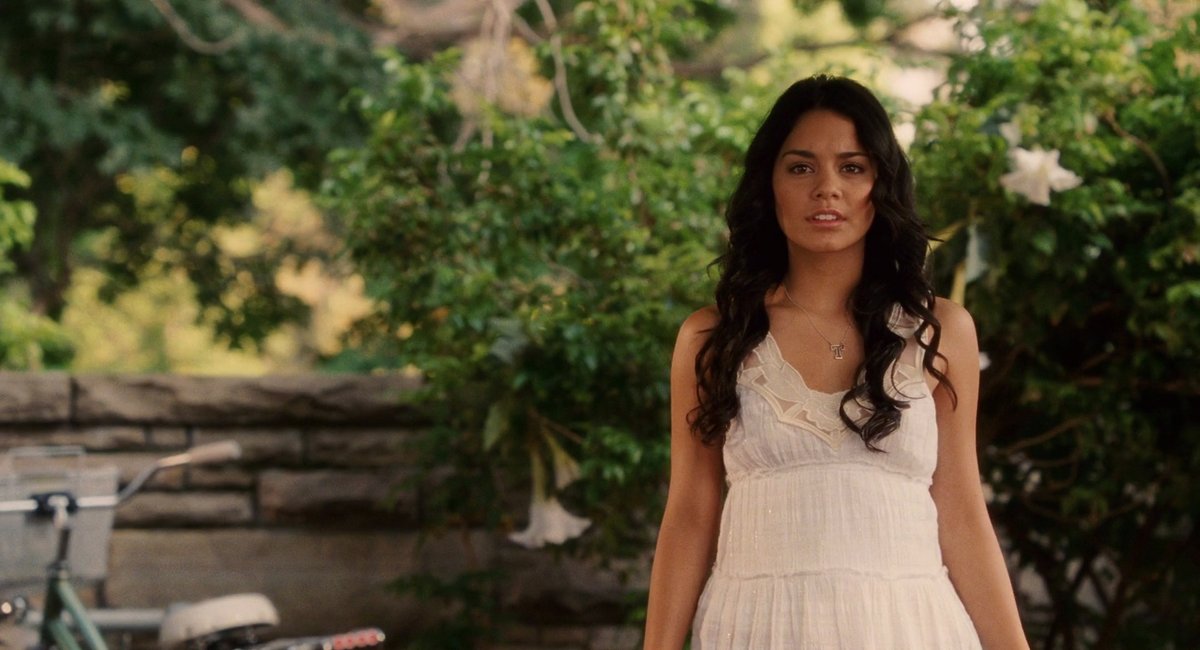 bella freaks out when she sees carlisle's car // gabriella freaks out when she sees troy's truck