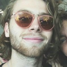 Luke Hemmings as Ashton Irwin ; a little thread