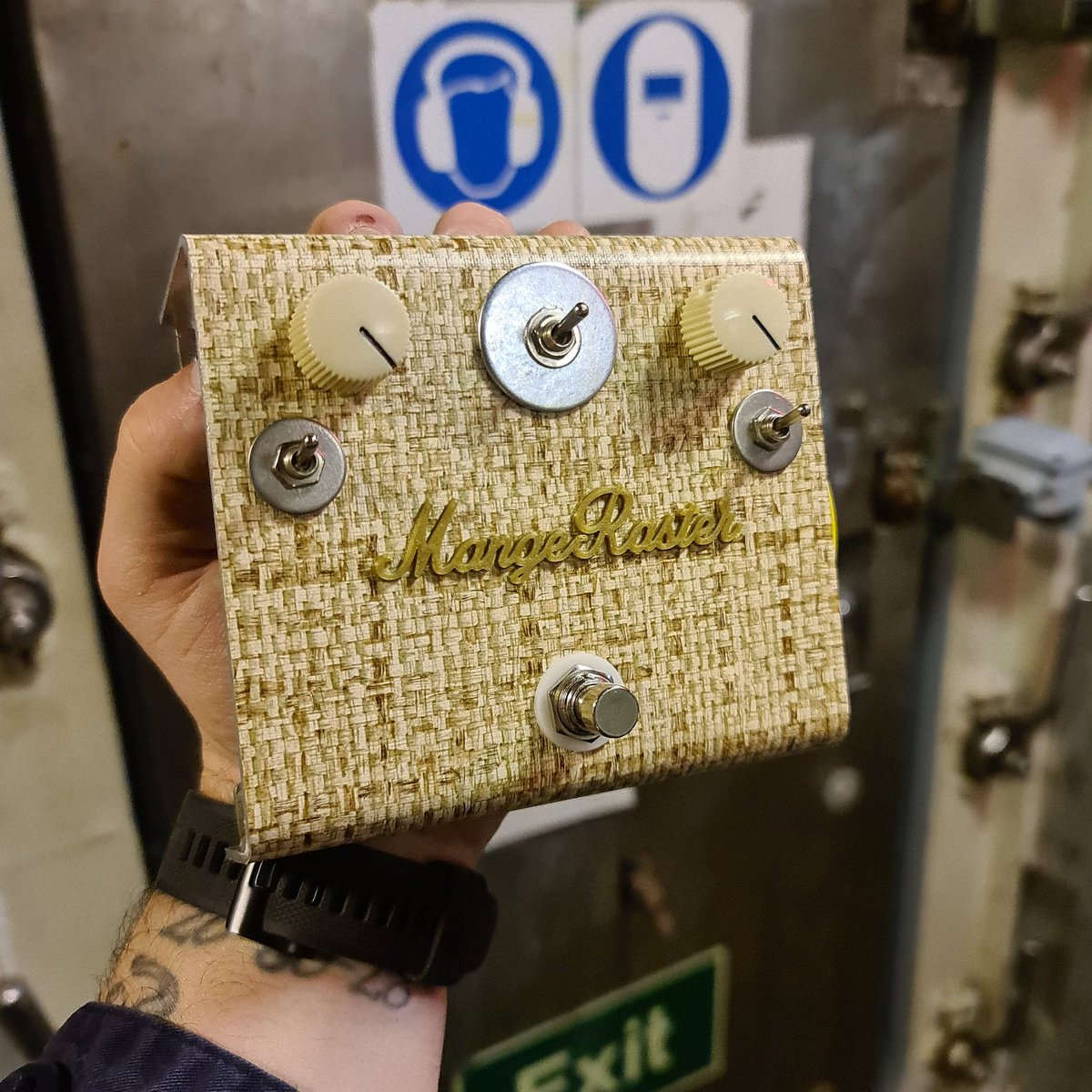 EffectsHello's tweet photo. I'm loving these new subtle badges β
MangeRaster number two almost complete
#rangemasterclone #electricguitarstrings #electricguitar #guitargear #guitareffectskits #guitareffects #rangemasteroven #guitareffectsprocessor #guitareffectspedal #guitarhero #electricguitarplayer https://t.co/5DvycofyOV