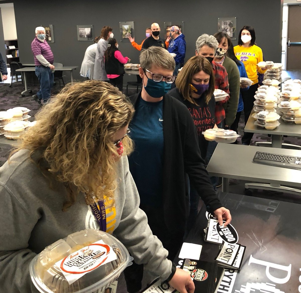 This week’s deserving delivery went to the staff at Eureka High School! “Thank You!” to the St. Louis area educators and staff members working hard during these extraordinary times — from <a href="/ScottCU/">Scott Credit Union</a>, <a href="/SuperSmokersBBQ/">Super Smokers BBQ</a> and the entire Hubbard Radio family! ow.ly/juyo50CDcJt