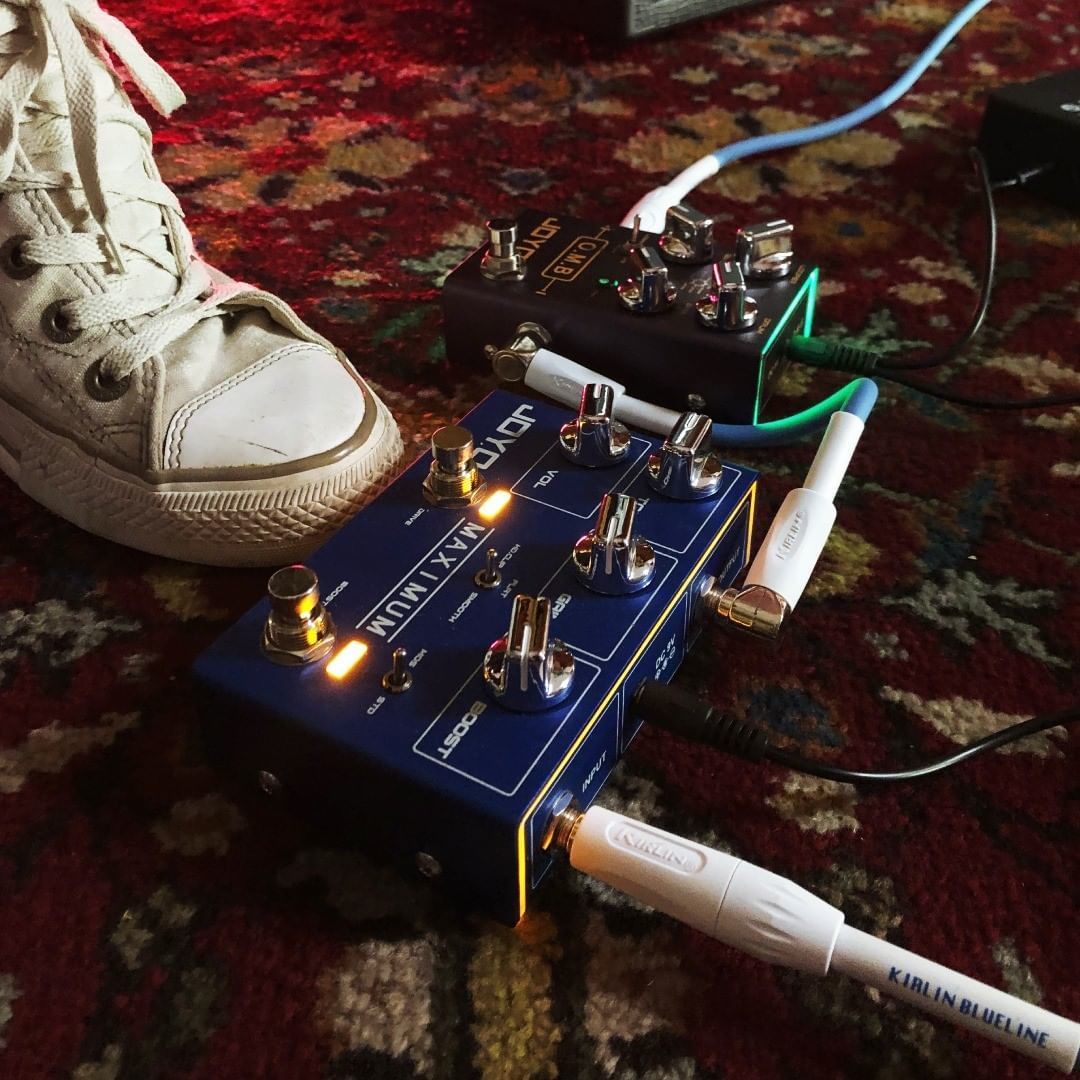 JoyoBrasil's tweet photo. Repost @ lafusainstrumentos
R-05 MAXIMUM (#overdrive)
R-06 O.M.B (#looper)

#joyobrasil #joyopedals #joyo #pedalboard #guitar #guitarra #joyoeffects #guitarpedal #guitareffects #knowyourtone #pedalandeffects #guitarplayer #guitargear #guitarporn #guitarsolo #instaguitar https://t.co/B8dpS2aDqm
