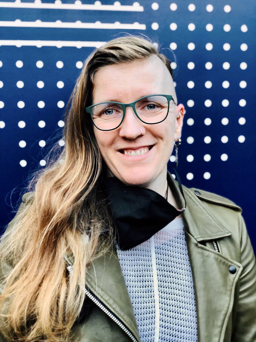 Helen looks ravishing in her new emerald green metal frames by Danish eyewear brand #Kilsgaard 🇩🇰

#fridayframes #madeindenmark #danishdesign #greeneyewear #metalframes #newglasses #indepdentoptician #supportlocal #cambridge #millroadcambridge #thinktaank