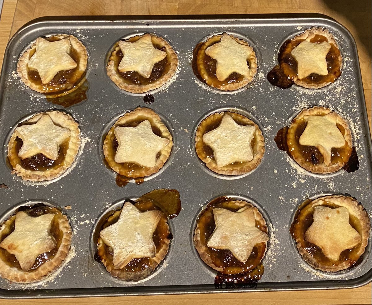 asimpson83's tweet photo. You know you’re a teacher when all you see in an array right here; when my 5 year old counted them in ones, I did show her that she could count them threes or fours. Poor child! 🙈 https://t.co/WbyrOPTqPC
