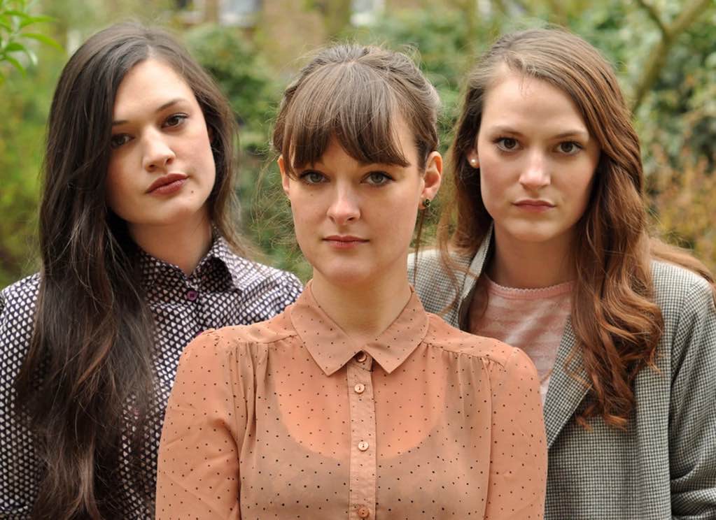 Setlistmx's tweet photo. #Música // The Staves sacarán su disco #GoodWoman el 5 de Febrero y han decidido estrenar su tercer single titulado #Satisfed y cuyo video fue realizado por Olivia Eames
https://t.co/eKQI2T99so https://t.co/IQGuG4e9nz