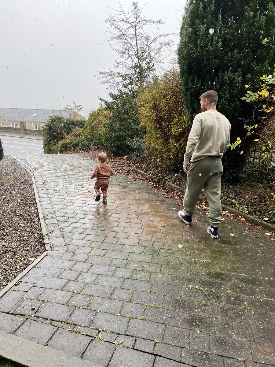 LEE__TUCK's tweet photo. A special moment I’ll never forget watching Ruby with snow for the first time ❄️ https://t.co/MSCqPDxKvH