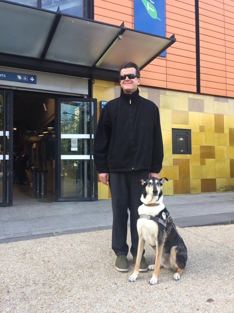 Vallily09's tweet photo. Beau duo depuis 2014, Benoist (my bro) et super Hartim ! 🥰#chiensguidesidf #acessibilite #jamaissansmonchienguide https://t.co/z10hM1FevK