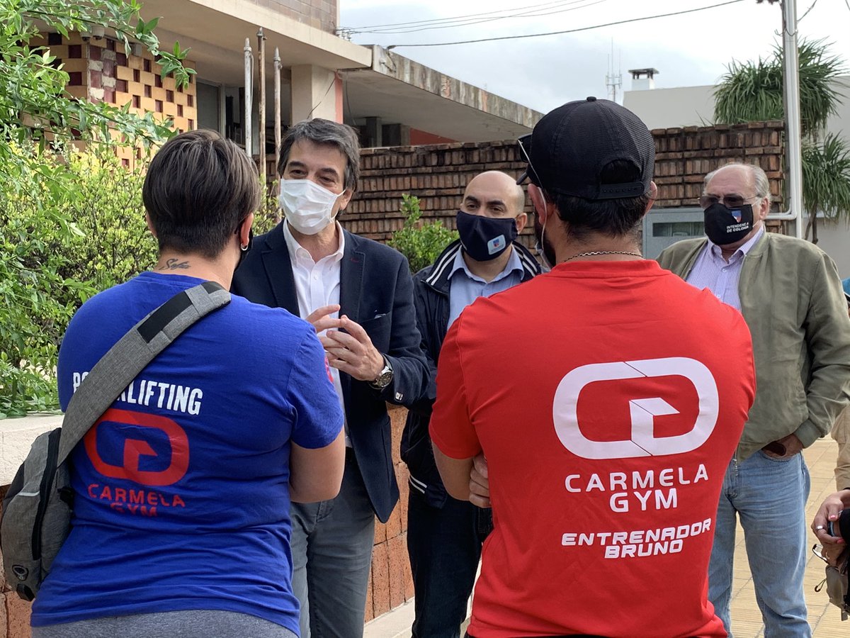 ferraripabloUY's tweet photo. Con el Director de Deportes de Colonia @diegoberretta1 recibiendo a propietarios de gimnasios y academias de la ciudad de Rosario @UyDeporte https://t.co/e5AIuzf0Fv
