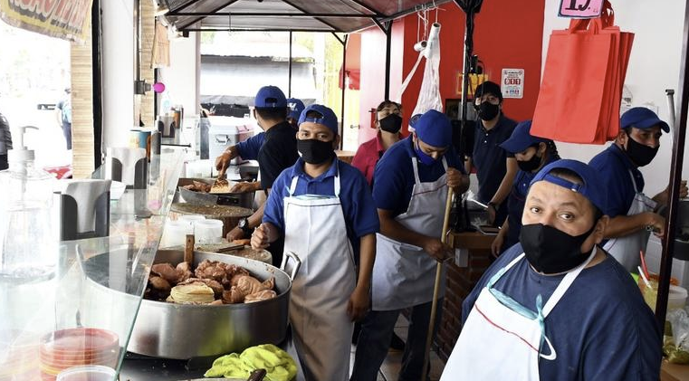 telediariomty's tweet photo. 🔴 #ÚLTIMAHORA 🔴

Taquerías, depósitos y servicars deberán cerrar los sábados y domingos por repunte de #Covid19: Manuel de la O

▶ https://t.co/Z2eq1sDedw https://t.co/R2y2wuxhtz