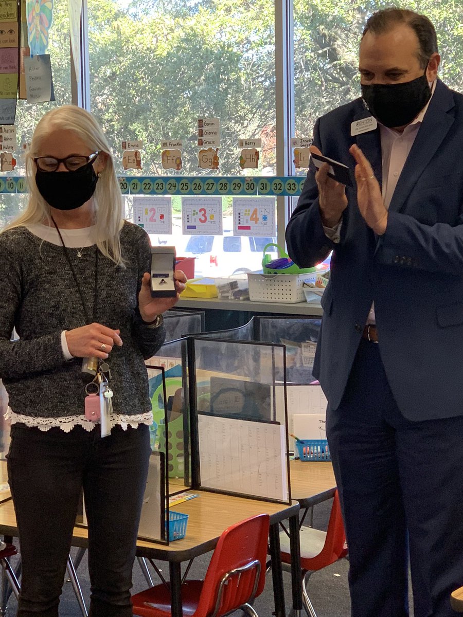 SamHouston1982's tweet photo. This morning Dr. Wilson, our DISD Superintendent presented Mrs. Martin, our 19-20 Sam Houston Teacher of the Year with her beautiful Josten’s Teacher of the Year ring.
#TexansLearning  #DentonISDDelivers https://t.co/IymKqKWtGC
