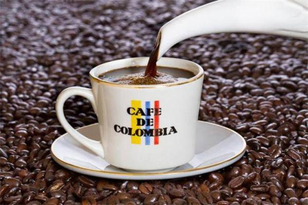 AnestesiologOp's tweet photo. Lleguemos a un consenso nacional y no digamos más: tintíco, pintaíto, ralladito y menos periquito. 

Esto se llama Café. https://t.co/xdhb3wzVe1
