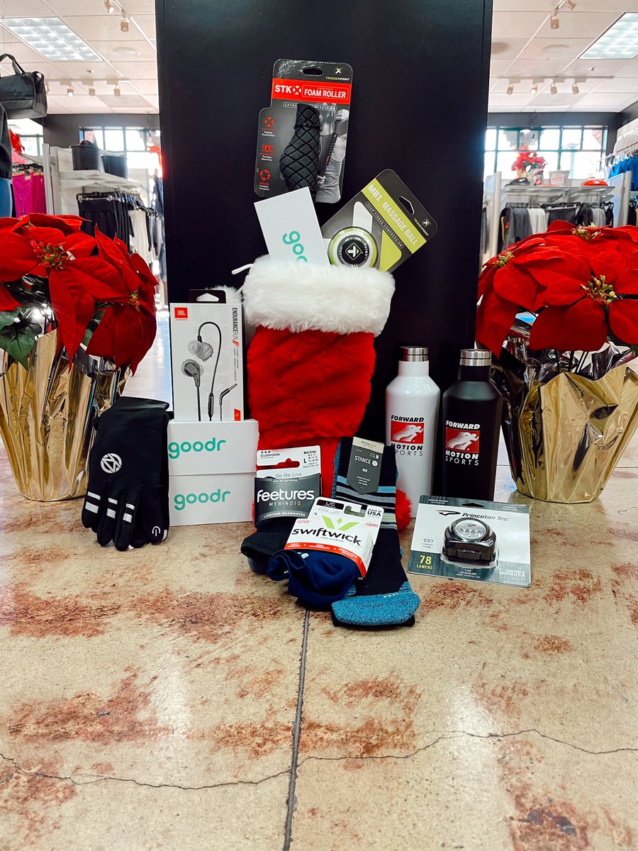 FOMOSPORTS's tweet photo. Christmas is right around the corner...but no need to worry we’ve got you covered! We have everything from socks, to headphones, or even sunglasses that are perfect for gifts, or even better stocking stuffers! Come on in to get yours, happy holidays!🎄 https://t.co/dP0FLobUoJ