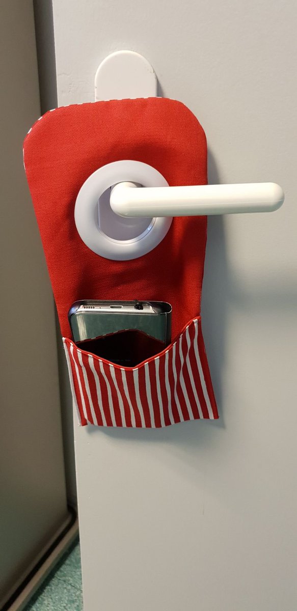oclodong's tweet photo. Au profit du Téléthon, les couturières de la Maison de l’Amitié de la @VilledeYerres vendent leurs créations samedi 5 décembre, de 9h à 17h, devant la brasserie L’Avant-Scène. Tabliers de cuisine, maniques, étuis à lunettes... Venez à leur rencontre ! @Telethon_France #Theleton https://t.co/Rn8X5ldndU